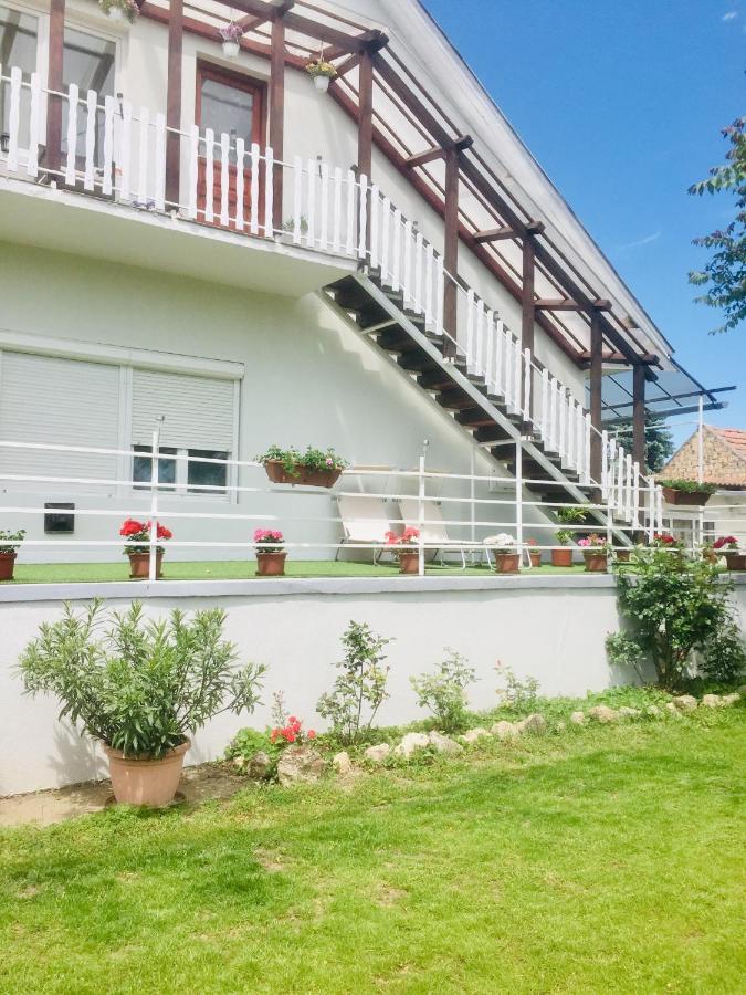 Lelle -Kert Apartman 03 Balatonlelle Εξωτερικό φωτογραφία